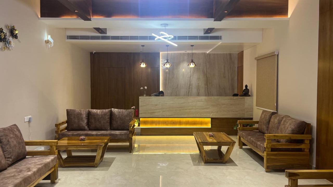 Hotel Ceasta, Beside Us Consulate Hyderabad, Gachibowli Gundipet Exterior foto