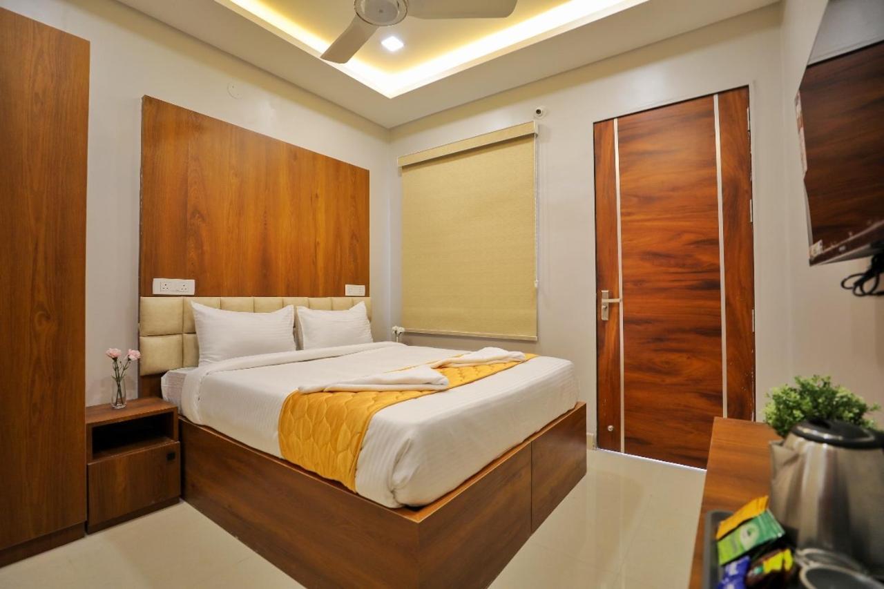 Hotel Ceasta, Beside Us Consulate Hyderabad, Gachibowli Gundipet Exterior foto